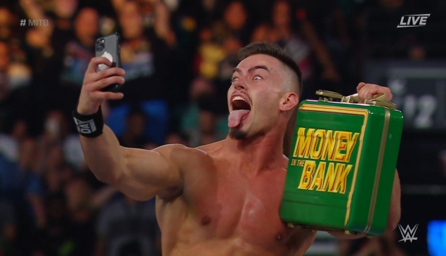 WWE MITB : Theory gagne le Money in the Bank match 