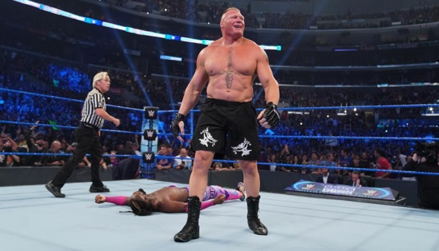 Le vestiaire attristé par le squash de Kofi Kingston par Brock Lesnar 