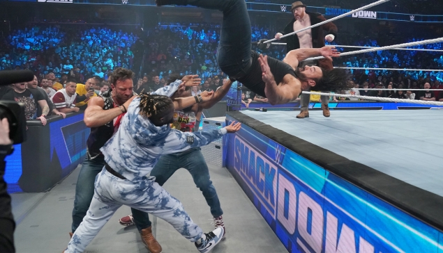 Pendant combien de temps sera absent Kofi Kingston ?