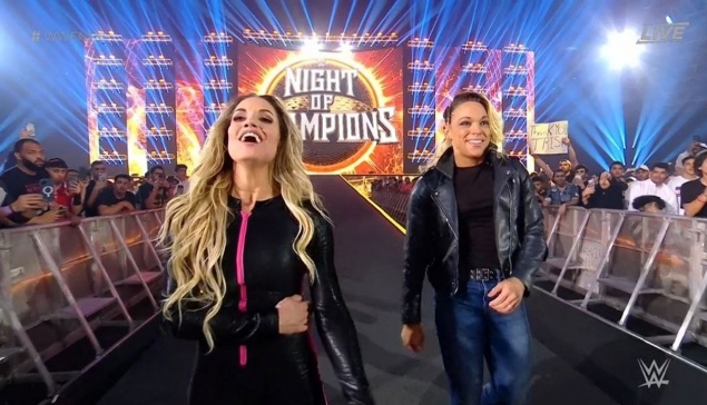 Night of Champions : Trish Stratus se trouve une nouvelle amie