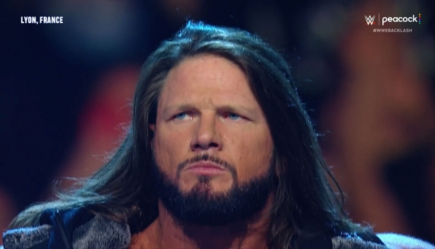 ''Ne souris pas'' : ce que s'est dit AJ Styles à WWE Backlash France