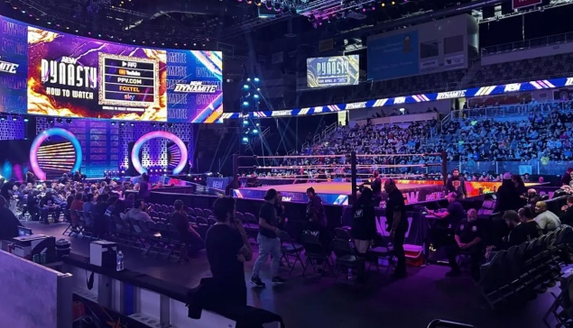 Un catcheur absent de retour dans les coulisses de l'AEW