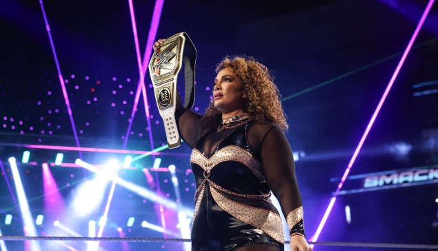 Nia Jax veut remporter les titres par équipe