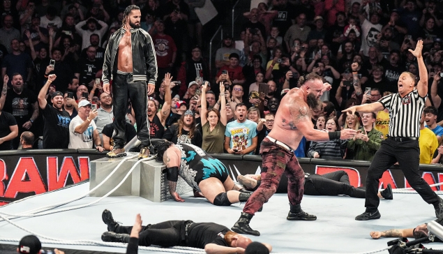 WWE RAW : Braun Strowman et Bronson Reed détruisent le ring, Seth Rollins de retour !