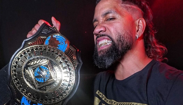 WWE RAW : Jey Uso dévoile la nouvelle ceinture du titre Intercontinental