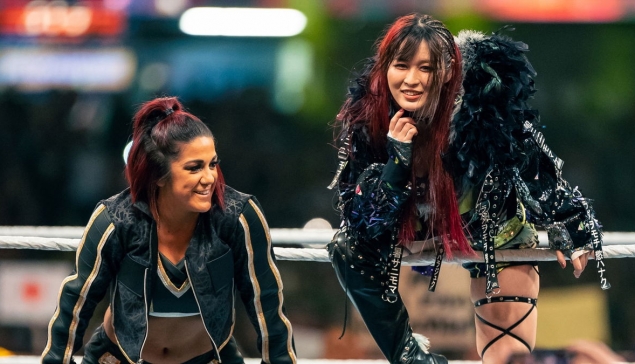 WWE Survivor Series : Bayley et Iyo Sky entrent dans l'histoire des WarGames