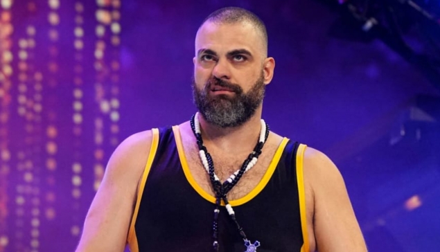 Eddie Kingston poursuit sa rééducation et change de look