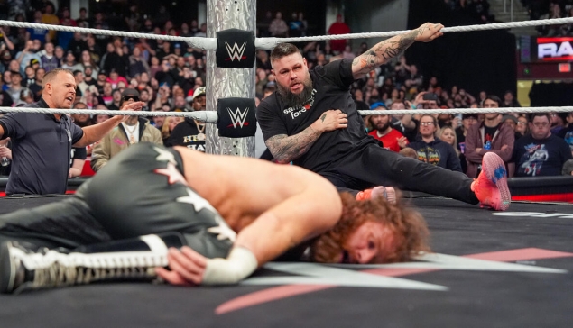 La WWE annonce une blessure pour Sami Zayn après l'attaque de Kevin Owens