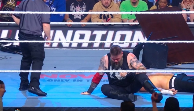 WWE Elimination Chamber : Kevin Owens détruit Sami Zayn avant de se faire stopper par Randy Orton 